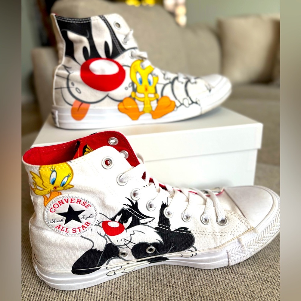 SZ 7M 9W Converse Chuck Taylor
All Star High Top Looney Tunes Sylvester &Tweety